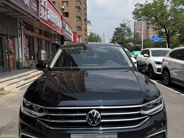 Volkswagen Tiguan L — Фото автомобиля 2