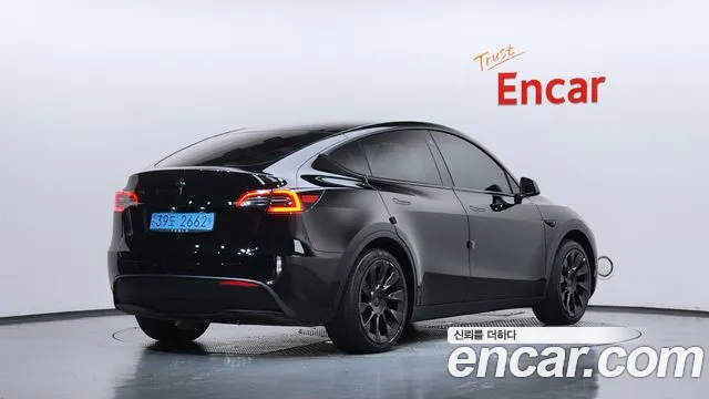 Tesla Model Y — Фото автомобиля 2