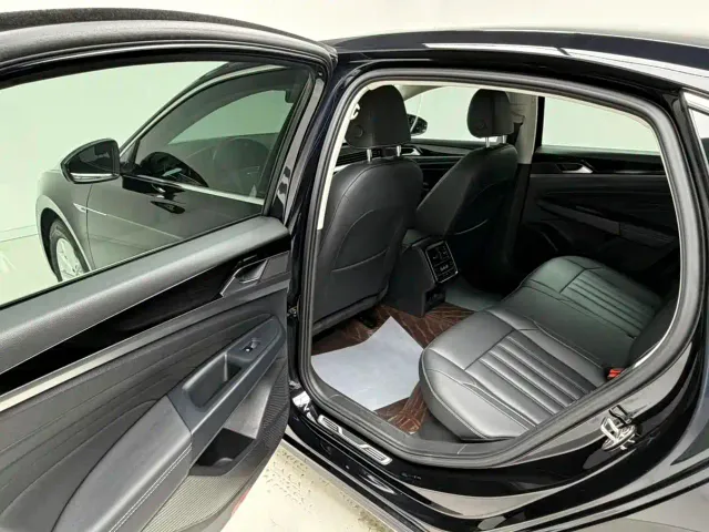 Volkswagen Passat — Фото автомобиля 17