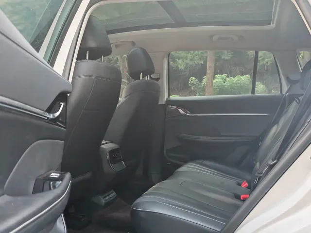 Roewe RX5 eMAX — Фото автомобиля 11