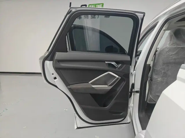 Audi Q3 — Фото автомобиля 14