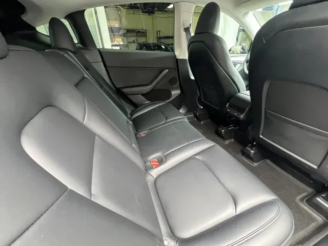 Tesla Model Y — Фото автомобиля 9