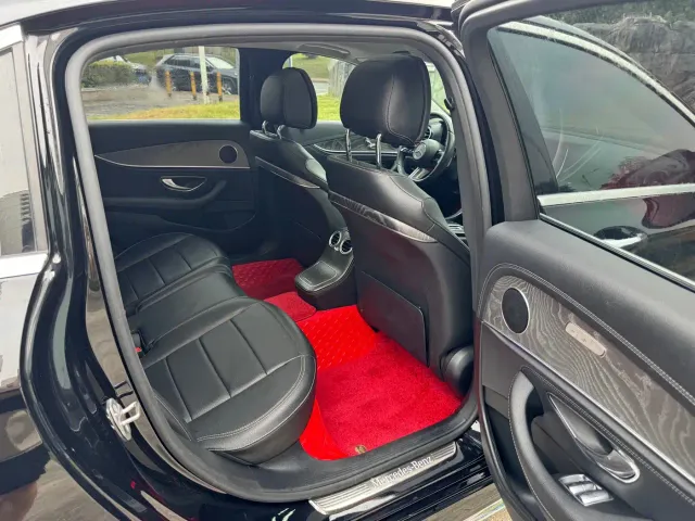 Mercedes-Benz E-Class — Фото автомобиля 12