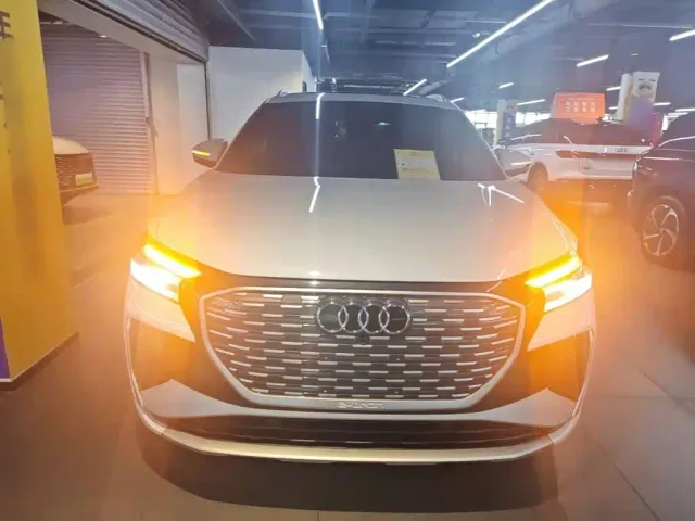 Audi Q4 e-tron — Фото автомобиля 2
