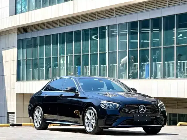 Mercedes-Benz E-Class — Фото автомобиля 3