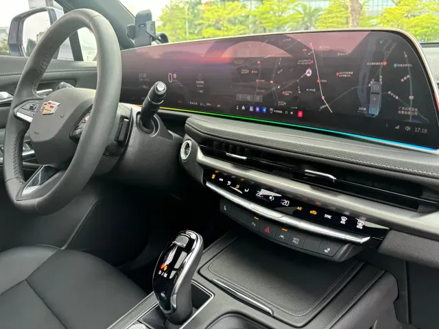 Cadillac XT4 — Фото автомобиля 21