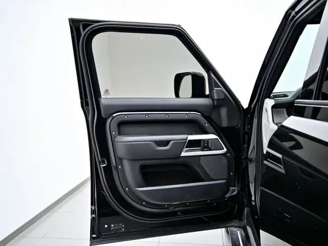 Land Rover Defender — Фото автомобиля 21