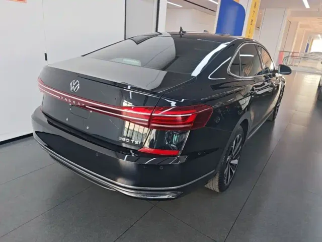 Volkswagen Passat — Фото автомобиля 6