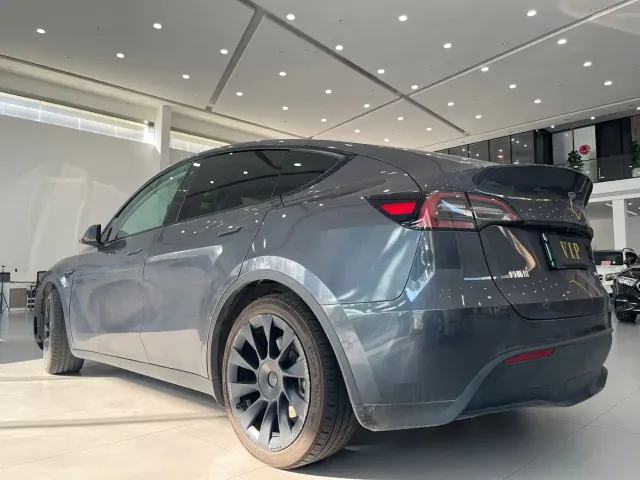 Tesla Model Y — Фото автомобиля 4