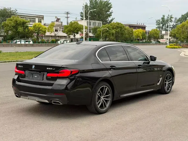 BMW 5 Series — Фото автомобиля 4