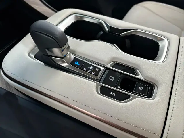 Lexus LM — Фото автомобиля 11