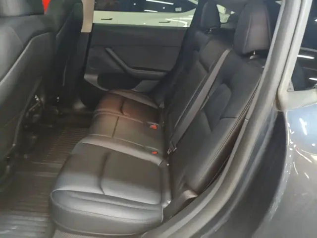 Tesla Model Y — Фото автомобиля 16