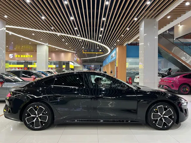 Xiaomi SU7 — Фото автомобиля 4