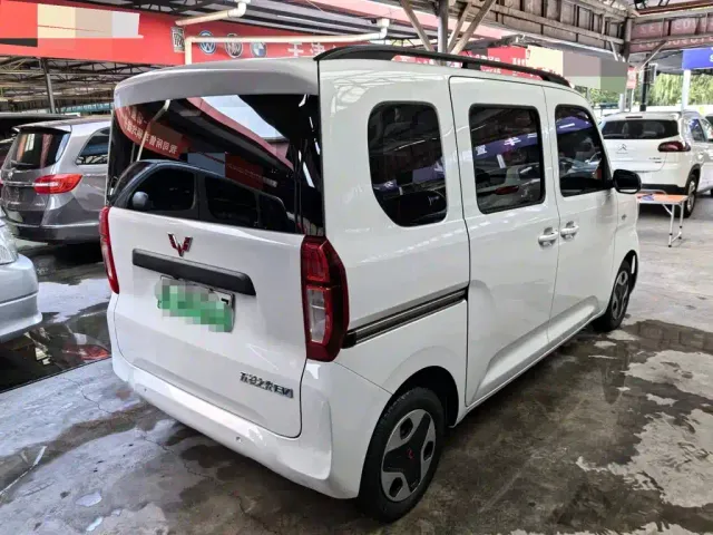 Wuling Zhiguang NEV — Фото автомобиля 7