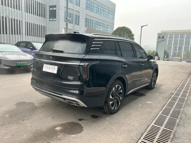 Hongqi HS7 PHEV — Фото автомобиля 14