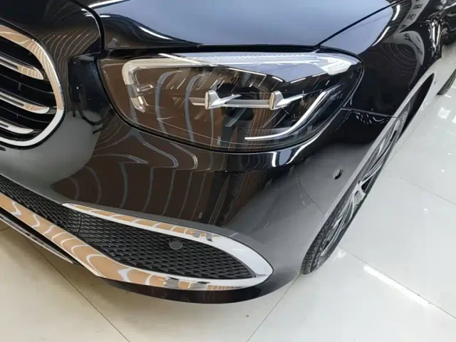 Mercedes-Benz E-Class — Фото автомобиля 23