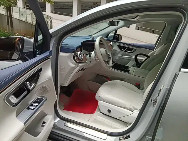 Mercedes-Benz EQE SUV — Фото автомобиля 15