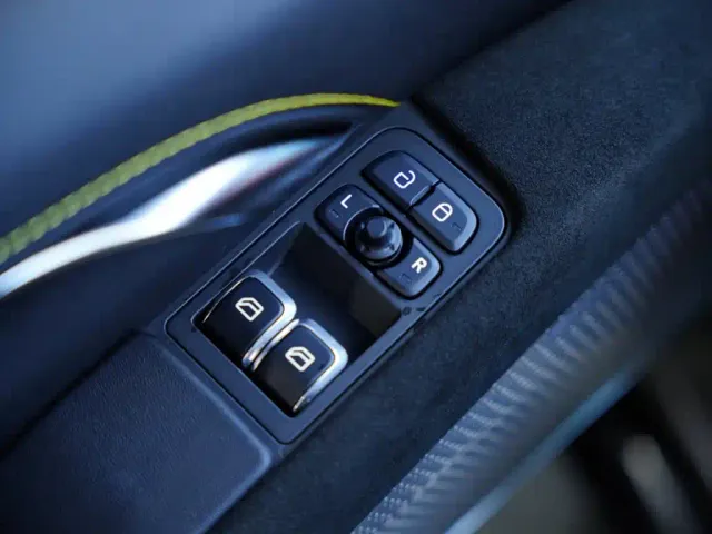 Lotus Emira — Фото автомобиля 16