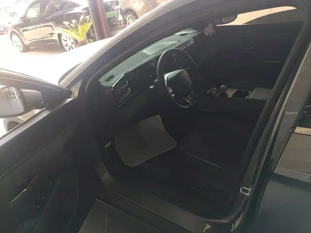 BYD Qin L — Фото автомобиля 11