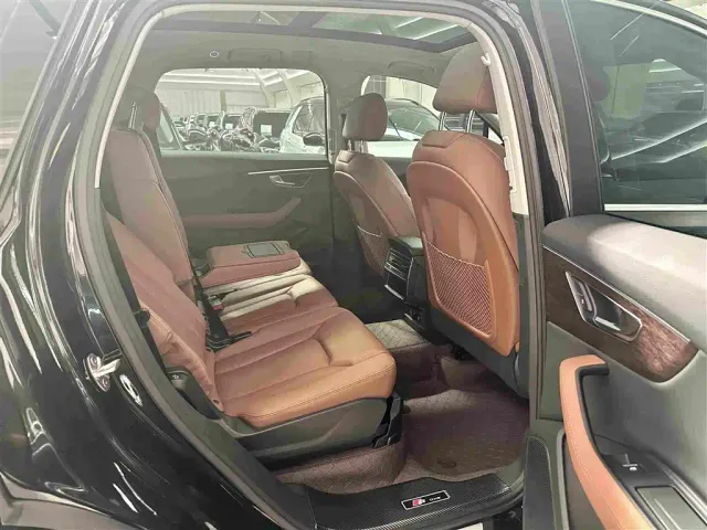 Audi Q7 — Фото автомобиля 15