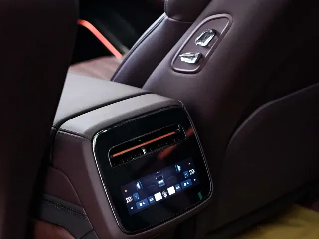 Denza Z9GT — Фото автомобиля 22