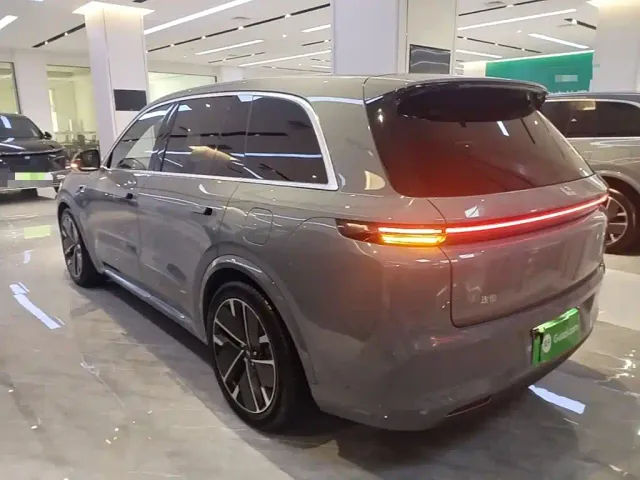 Li Auto L8 — Фото автомобиля 4