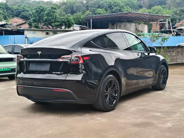 Tesla Model Y — Фото автомобиля 7