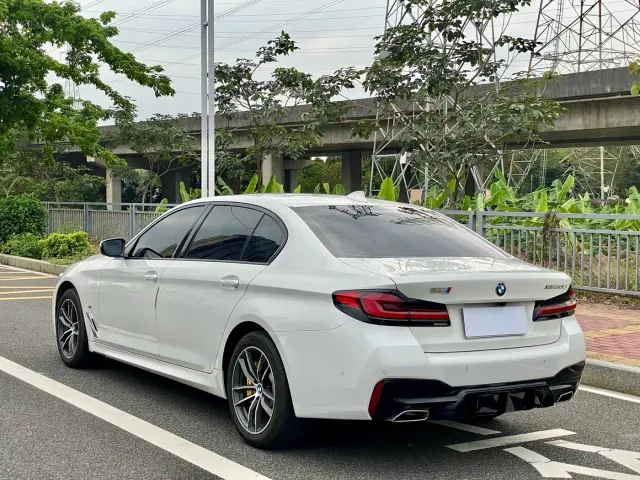 BMW 5 Series — Фото автомобиля 4