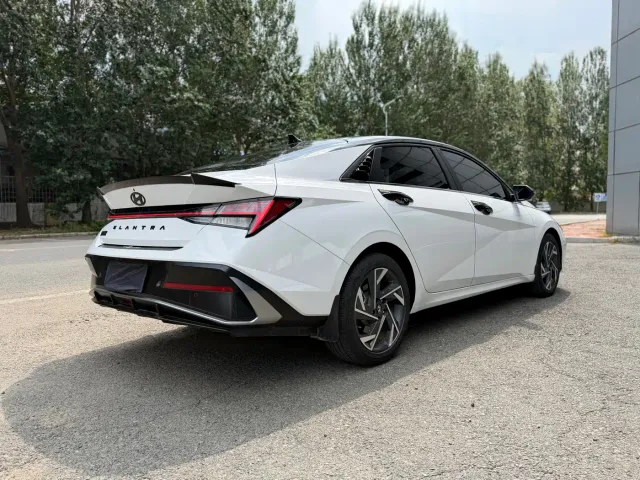 Hyundai Elantra — Фото автомобиля 5