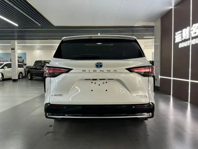 Toyota Sienna — Фото автомобиля 8
