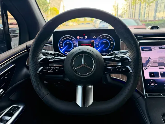 Mercedes-Benz EQE SUV — Фото автомобиля 15