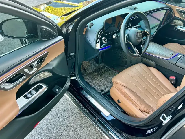 Mercedes-Benz E-Class — Фото автомобиля 11