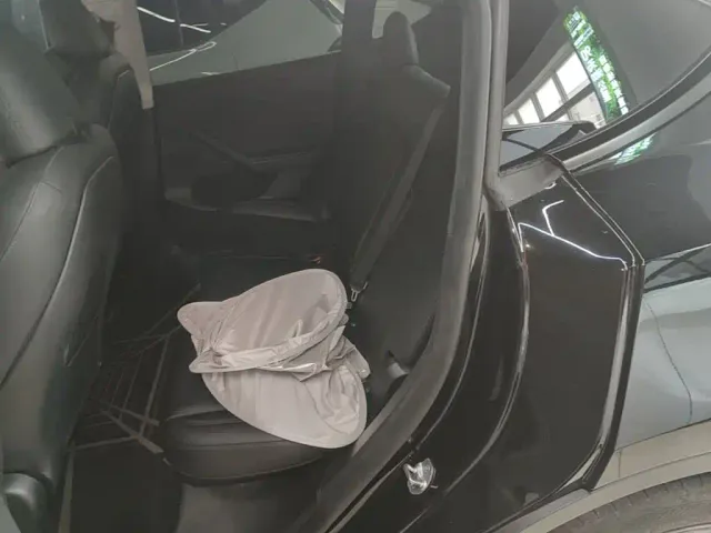 Tesla Model Y — Фото автомобиля 16