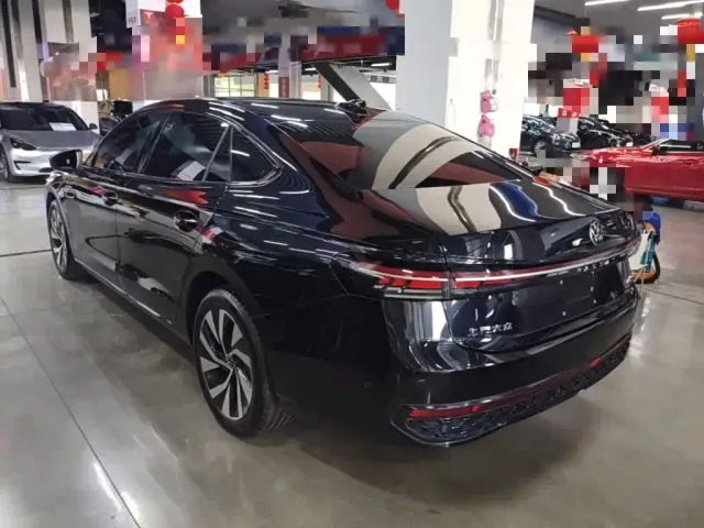 Volkswagen Passat — Фото автомобиля 4