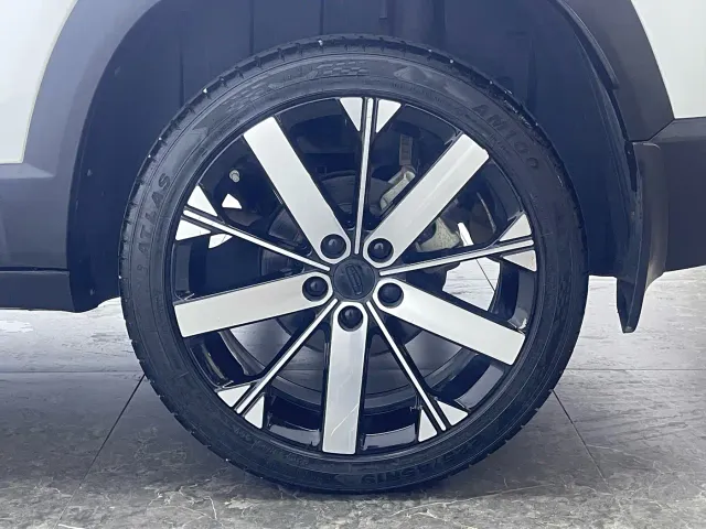 Geely ICON — Фото автомобиля 8