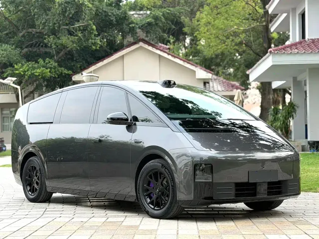 Li Auto MEGA — Фото автомобиля 2