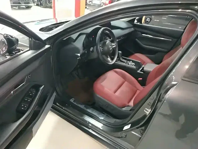 Mazda Axela — Фото автомобиля 15