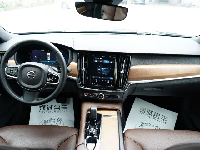 Volvo S90 — Фото автомобиля 3