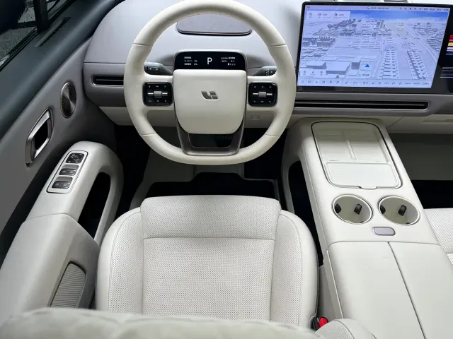 Li Auto i8 — Фото автомобиля 6
