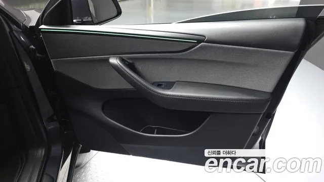 Tesla Model Y — Фото автомобиля 13