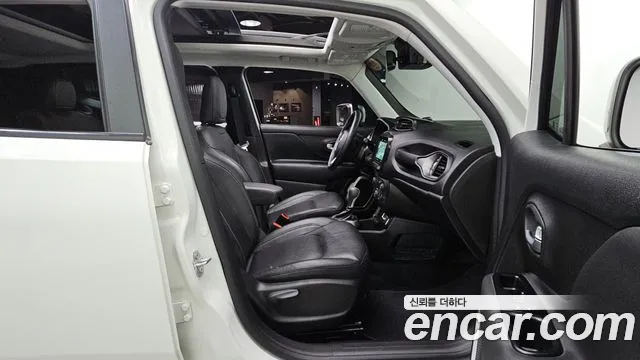 Jeep Renegade — Фото автомобиля 17