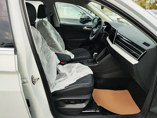 Volkswagen Tiguan L — Фото автомобиля 24
