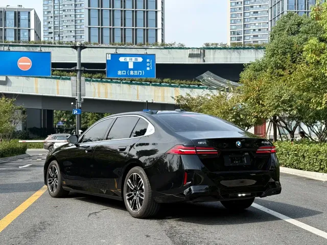 BMW 5 Series — Фото автомобиля 7