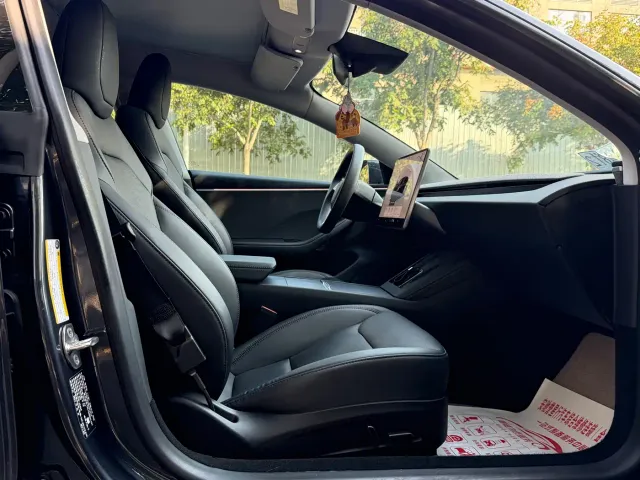 Tesla Model 3 — Фото автомобиля 8