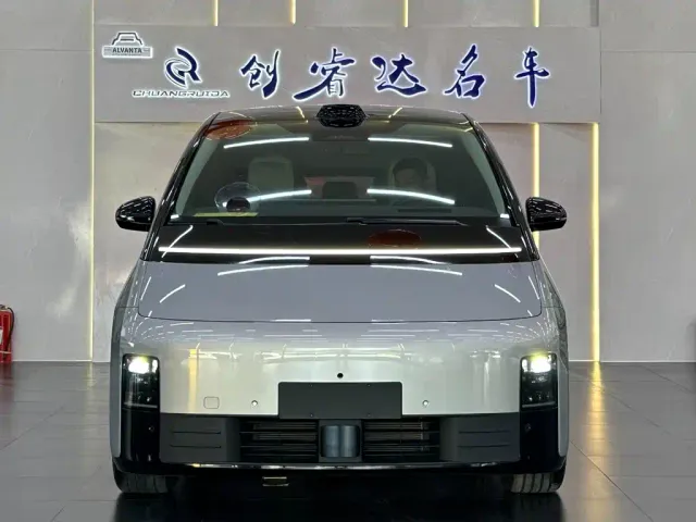 Li Auto MEGA — Фото автомобиля 4