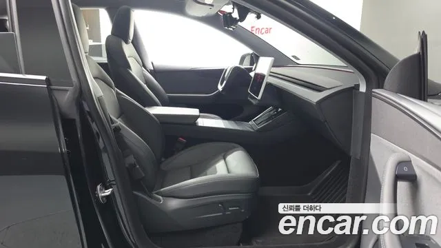 Tesla Model Y — Фото автомобиля 17
