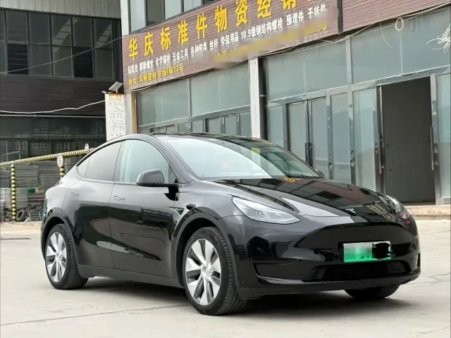 Tesla Model Y — Фото автомобиля 3