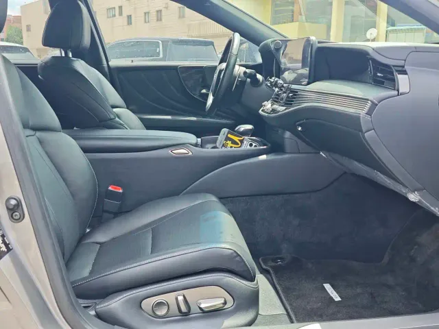 Lexus LS — Фото автомобиля 12