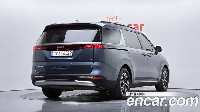 Kia Carnival — Фото автомобиля 2