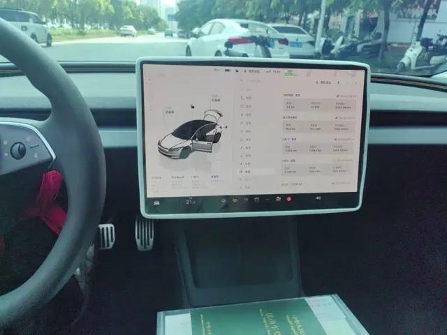 Tesla Model 3 — Фото автомобиля 9